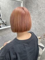 コーパル(copal)&nbsp;内巻きミニボブ・ワンブリーチでサーモンピンクカラー