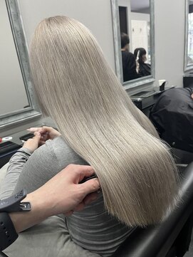 コト 福井大和田店(coto) 福井　大和田　ハイトーン　ホワイトシルバーカラー　ブリーチ