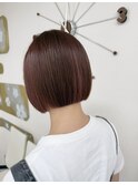 パッツンボブ、ハイライトを活かした暖色系カラー大人ピンク