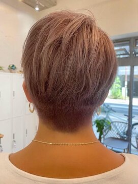 ロミー 本厚木(ROMMY.) 本厚木☆刈り上げマッシュショート☆刈り上げショートブリーチ☆