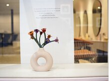 ナリー 河原町(Nary)の雰囲気（京都BALの北隣。ペーパーフラワーのオブジェを目印に。）