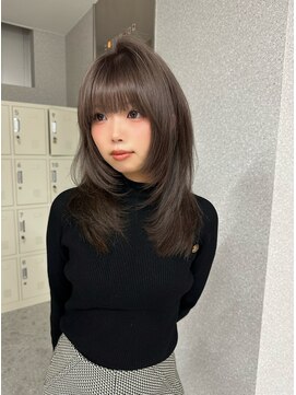 天神美容室 海外レイヤーカットハッシュカットオリーブグレージュ