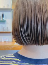 エシレ(esille.) アッシュグレーのラインボブ