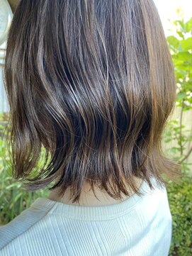 テントヘアー(tent hair) くびれ風外ハネ