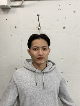 ウェルネス(Wellness) フェード　センターパート