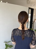 イロ(iro.)&nbsp;つやっとタイトな編みおろしヘアアレンジ