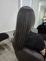 グランディールヘアデザイン(grandir hairdesign)&nbsp;ダークグレイ/ブリーチ/シルバー/千葉