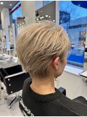 ブリーチブロンド金髪シルバーフェザーショートメンズ