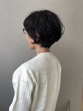 サークル(CIRCLES) パーマ風クセを生かしたショートカット