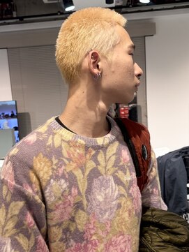 イズ(iss) 【大須/矢場町】1ブリーチ金髪ボウズ