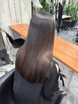 サクラ オモテサンドウ(SAKURA)&nbsp;美髪矯正で学校1の艶髪女子高生／暗めカラー