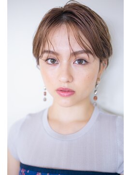 ピズム(PISM) センターパート×耳かけハンサムショート/フォギーベージュ