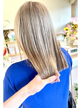 モカヘアー(mocha hair) 透明感ミルクティーベージュ×ケアブリーチ