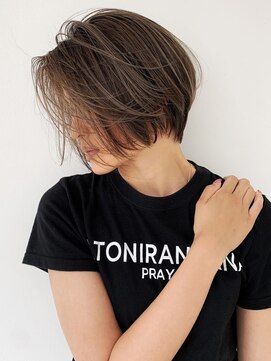 トルネード(TORNADO) 前下がりグレージュショート　n8..26