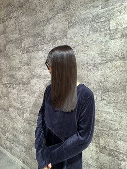 ベルラ(BeLuRA)の写真/一人一人の髪質を見極め、ダメージを抑えながら綺麗で上品な暗髪に…。周りと差の付く潤艶カラーもお任せ◎