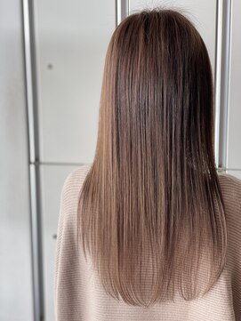 ディシェーレローブ(die Schere Lob) 透明感あふれるシフォンベージュ