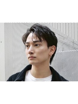 《朝のセットも簡単に》上げても下ろしても清潔感あるメンズパーマの2wayスタイルで、大人っぽさを演出―