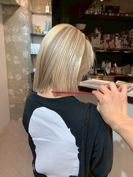 ペレ 原宿(PELE) ダブルカラー/ケアブリーチ/羽エクステ/原宿