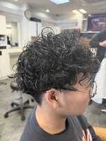 グロウアップバイトゥエンティーフォー 稲葉(glow up by24) くせ毛風ウェーブのメンズパーマショート