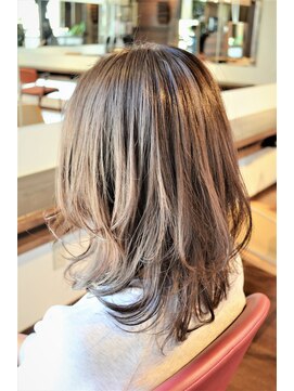 ピースリーヘア バイ カーサ(peathree.hair by CASA) ヌーディー×グレージュ