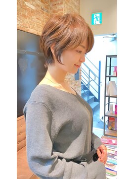 アヴァロン(AVALON) 白髪ぼかしハイライト/絶壁解消/ひし形大人ショートボブ/聖