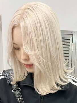 ウィコ 新宿(WICO) ホワイトベージュ[新宿駅/グレーベージュ/レイヤーロング]