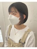 ぱつっとボブとイヤリングカラー