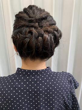 ゆうこ美容室 編み込みアップ