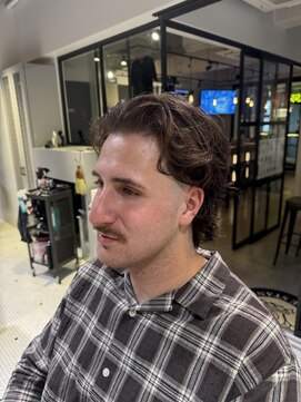 フランクスバーバーザスタンド(Frank’s barber the stand) センターパートウルフE