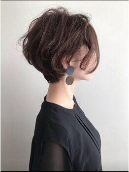 フラワーバイ ビーガーデン(FLOWER by B.GARDEN)の写真/【ロング料金なし】専任スタイリストが貴方の“髪のパートナー”に。最高級薬剤で叶える、一生モノの美髪