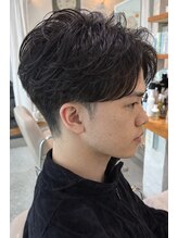 ハクオム 大須(HaKU Homme)&nbsp;フェザーパーマセンターパートトレンドスタイル垢抜けナチュラル