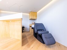 シロ(SHIRO)の雰囲気（体を包み込むような座り心地のシャンプー台です。）