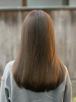 ジウ 上通り(JIU)の写真/【上乃裏】こだわりの薬剤を使用した縮毛矯正で、あなたの髪をツヤツヤのストレートに変身させます☆