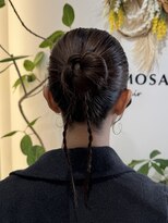 ミモザ(MIMOSA)&nbsp;タイトシニヨン × ツイン編みアレンジ