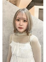 トリムバイエンヴィ(tlim by ENVY)&nbsp;ホワイトグレージュカラーに顔まわりウルフボブ