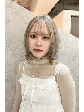 トリムバイエンヴィ(tlim by ENVY) ホワイトグレージュカラーに顔まわりウルフボブ