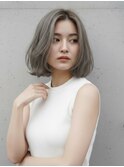 グレージュ×切りっぱなしボブ×20代30代外ハネボブ/顔周り