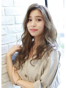 シルベット(Silvet) グレージュ系カラーのニュアンシーロング