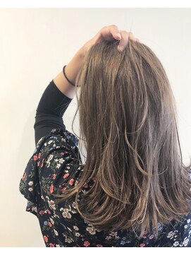 ソイルアヴェダ(Soil AVEDA) アイスグレージュ×切りっぱなし ミディ【沼津/沼津駅】