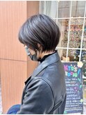 襟足スッキリ丸みショートボブ　暗めグレージュカラーハイライト