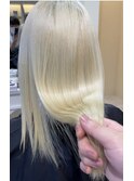 輝くブロンドヘアー