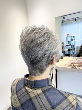 ストフ(stof) ショートレイヤー/酸性パーマ/グレイヘア