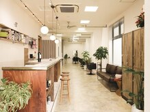 年齢問わず、幅広い年代のお客様から支持され、愛されているサロン◎トレンドをつかみ、飽きを作らない◎