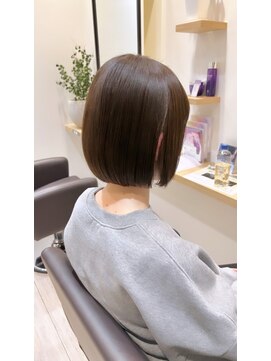 エモア(emore) 丸みボブ