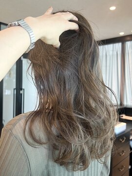 アエル(aeru) 透明感オリーブグレージュ/レイヤーカット/髪質改善