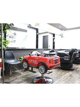 気さくにお話しできるオーナーの人柄が魅力◎お子様用のカーチェアあり☆楽しいサロンタイムを過ごせる♪