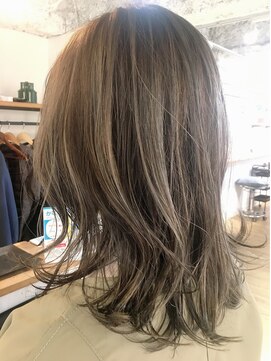 マド(Mado) レイヤー+ラフハイライトグレージュ