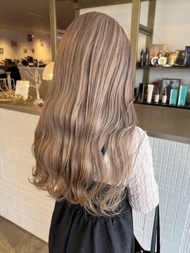 ジジ フルアヘッド(Gigi fullahead) ハイトーンベージュ