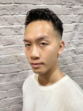 グレイスフル バーバープラチナム 六本木店(Graceful Barber platinum) アイロンパーマ×フェードショート