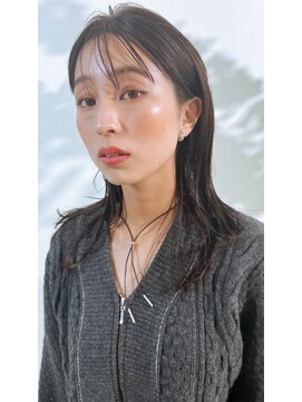 ヘアデザイン ソラ(Sola) 透け感シースルーバングナチュラルヘーゼルグレージュミディ